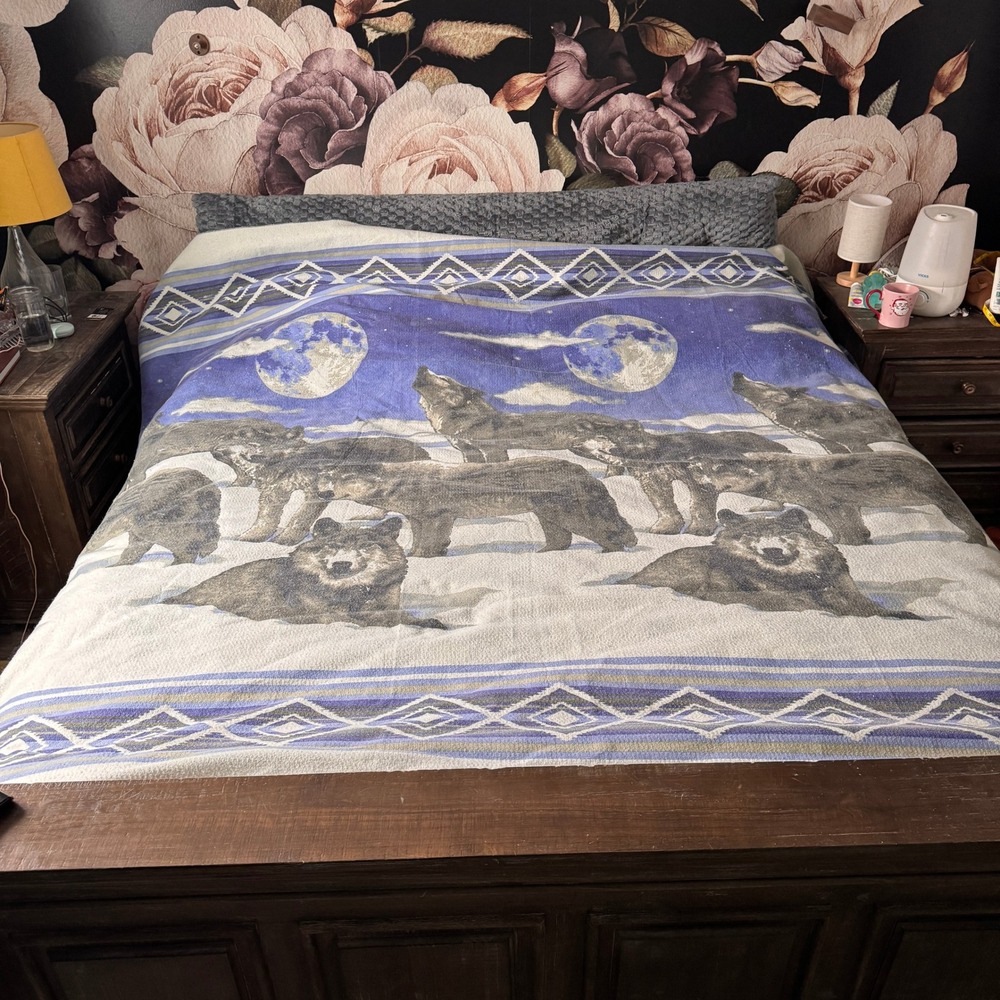 Wolf Pack Moon King 102x90 Blanket Polyester VTG USA‎ NOS Southwest Purple Blue